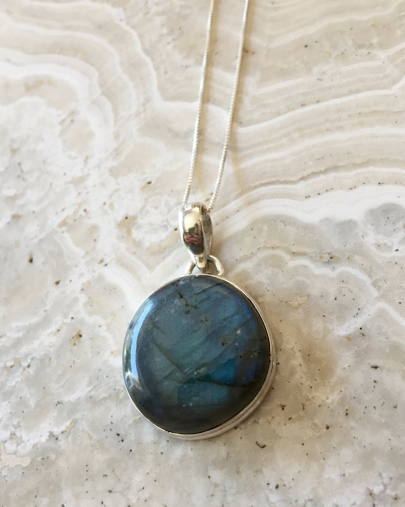 Labradorite Surround Necklace