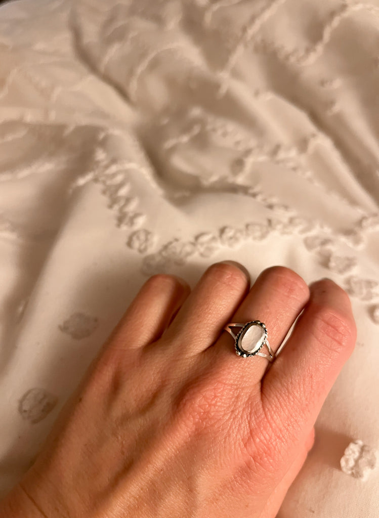 Silver Oval Mother of Pearl Ring